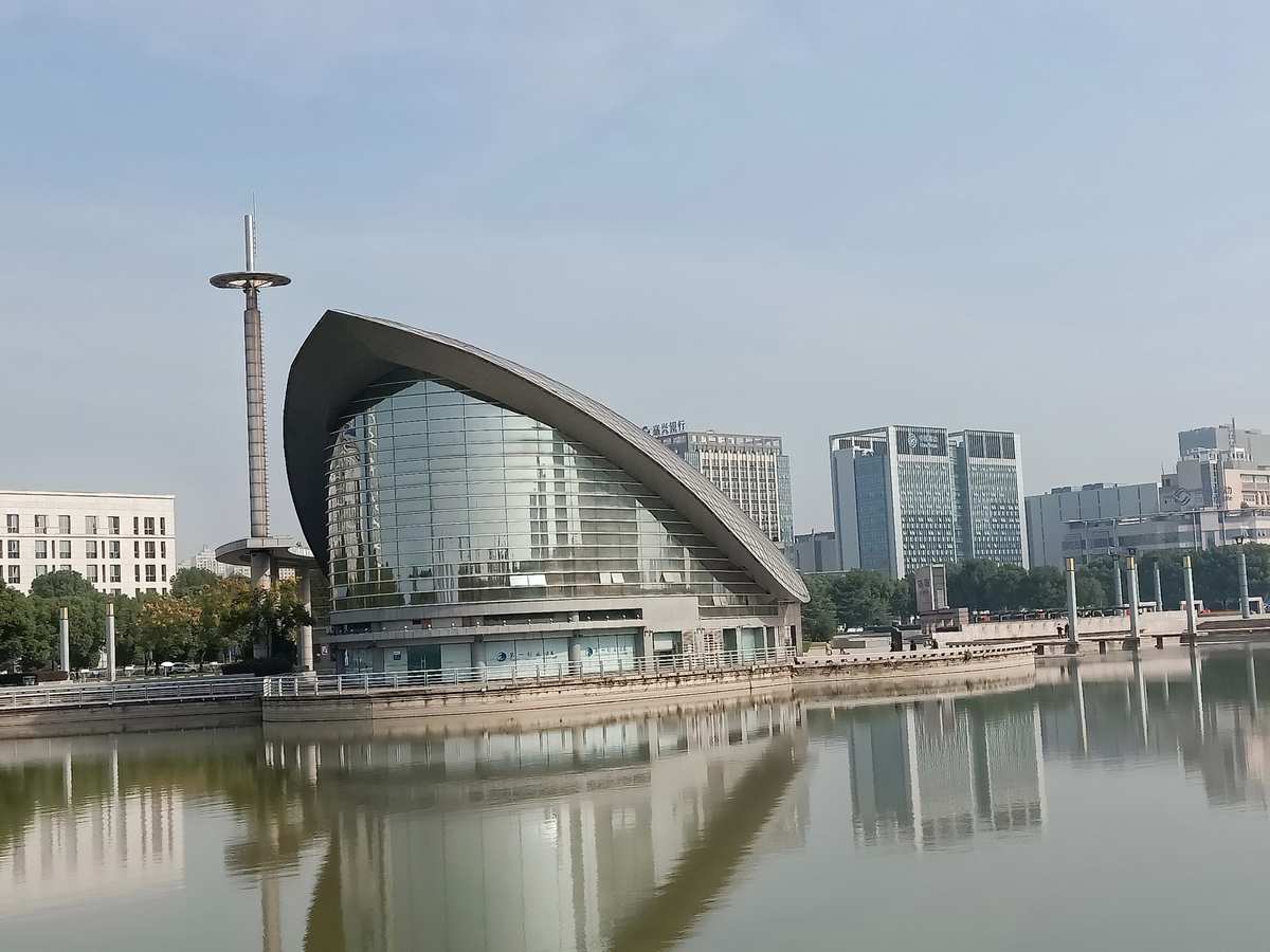 浙江義烏網攝影圖片金華金東區政府對面的施光南音樂廣場